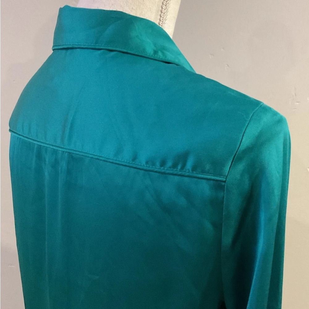 Chicos Satin Pleat Sleeve Shirt Button Up Blouse Bright Jade Green Sz 0 (S) NWT - Picture 5 of 9